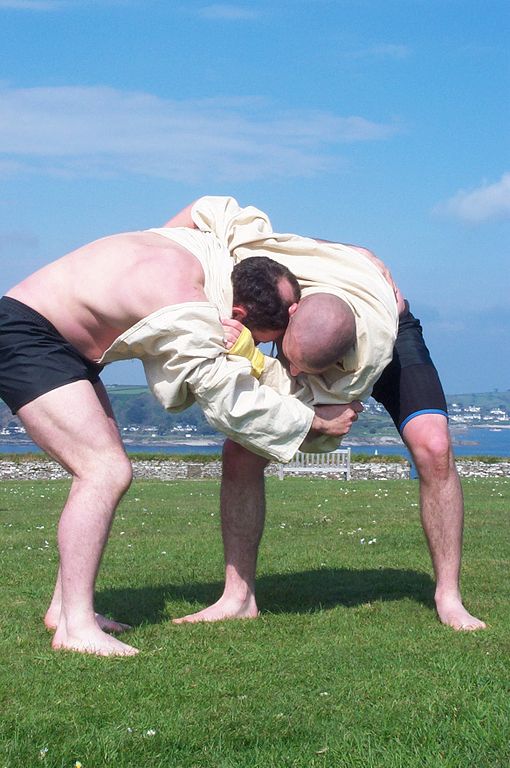 Two men wrasslin on a field