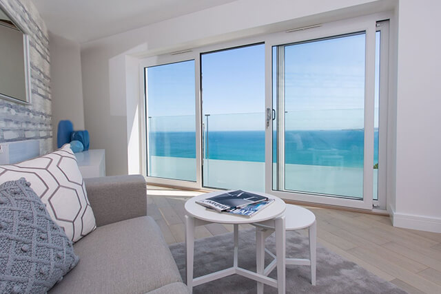 start holiday letting - atlantic watch holiday home lounge with sea views.